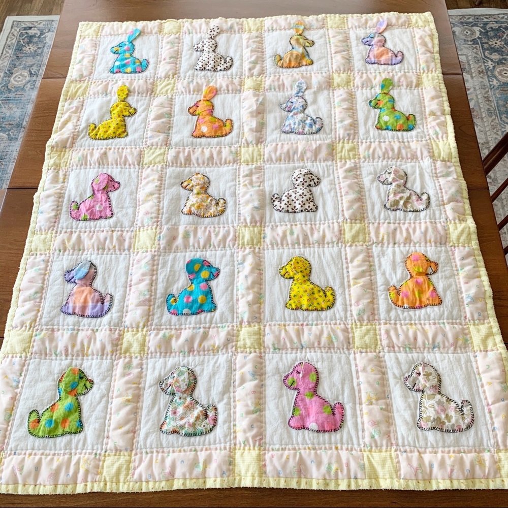 Vintage Hand Stitched Baby Quilt, Puppy Pattern